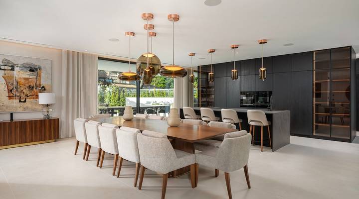 Luxury 7-Bedroom Lakefront Villa Beauty in Atlantico Thumbnail