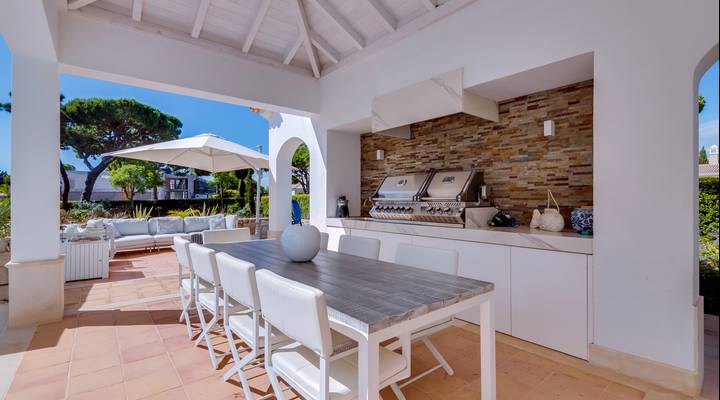 Stunning and Peaceful Villa Thumbnail