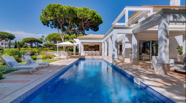 Stunning and Peaceful Villa Thumbnail