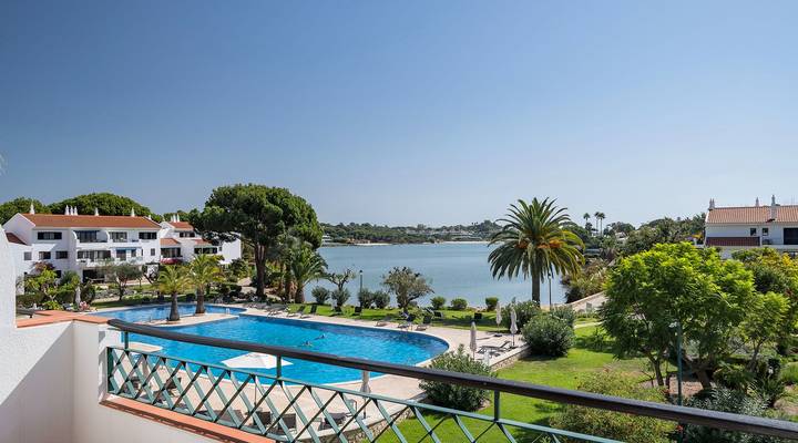 Fantastic 1-bedroom With Lake Views Thumbnail