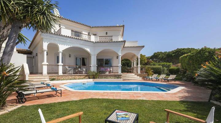 Villa Pinheiros Altos II Thumbnail