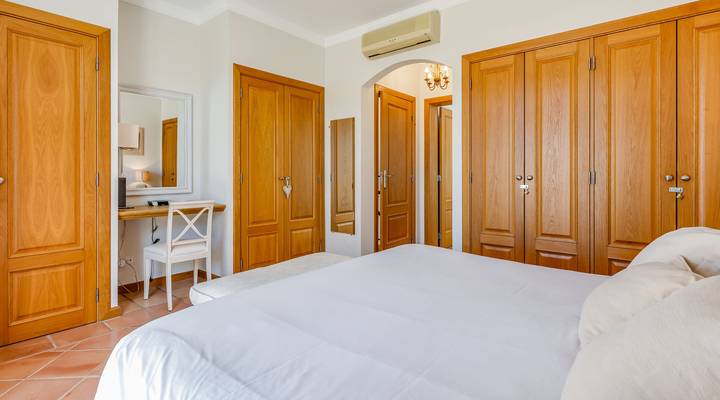 Vale dos Pinheiros IV Thumbnail