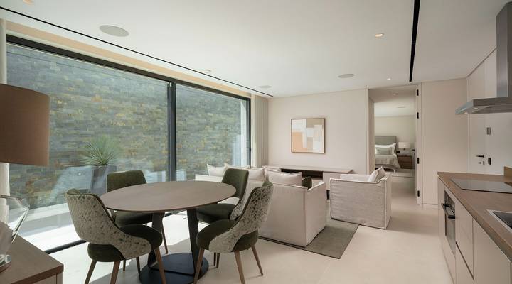 Luxury 7-Bedroom Lakefront Villa Beauty in Atlantico Thumbnail